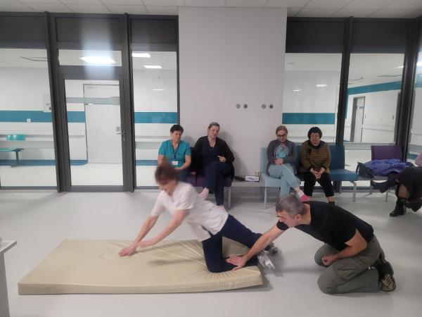 szkolenie „Samoobrona – sposoby reakcji w przypadku agresji pacjenta”_3.12.2025 (fot. A.Guzowska)