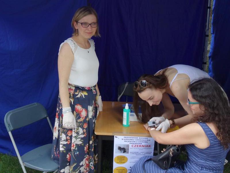 badanie dermatologiczne - Festyn Zdrowotny 