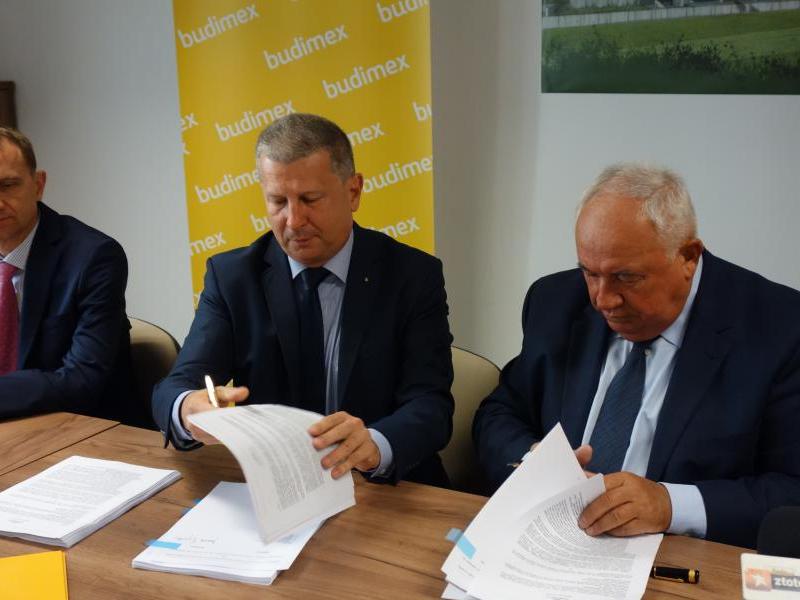 Podpisanie umowy dotyczącej realizacji inwestycji przy ul. Staszica 16
