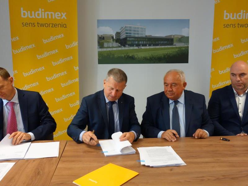 Podpisanie umowy dotyczącej realizacji inwestycji przy ul. Staszica 16