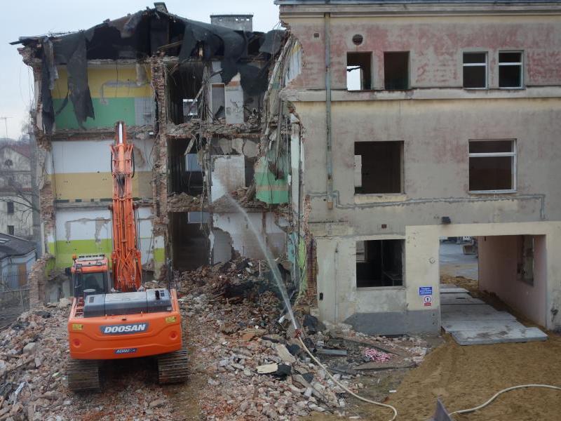 wyburzanie budynków - Staszica 16 - 20.02.2020 (fot. A.Guzowska)