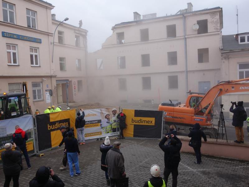 wyburzanie budynków - Staszica 16 - 20.02.2020 (fot. A.Guzowska)