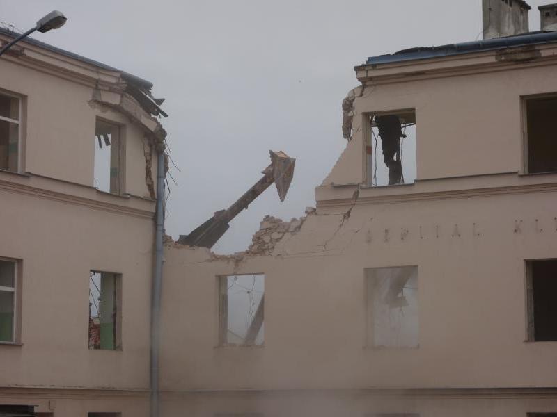 wyburzanie budynków - Staszica 16 - 20.02.2020 (fot. A.Guzowska)