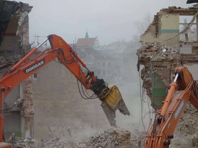 wyburzanie budynków - Staszica 16 - 20.02.2020 (fot. A.Guzowska)