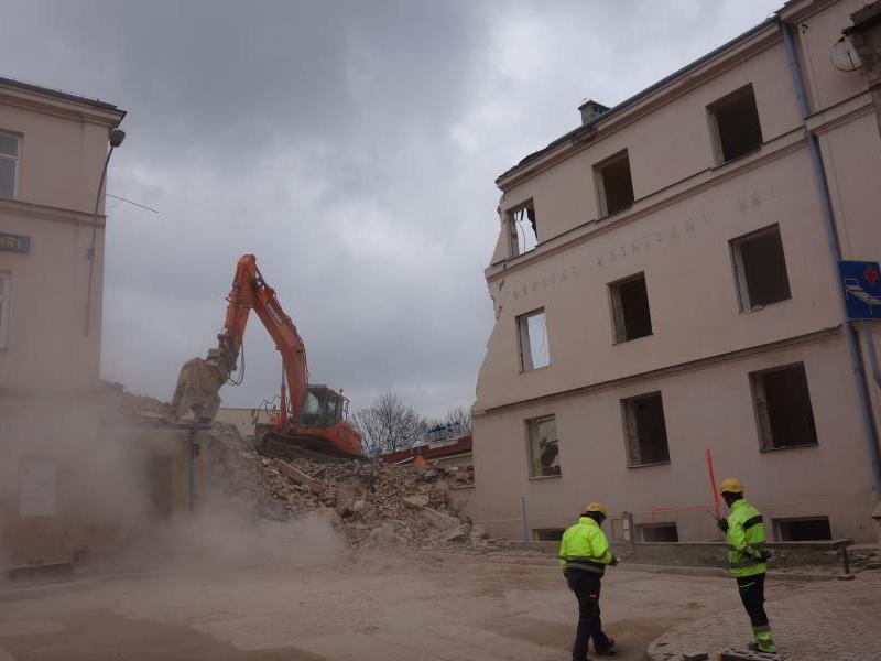 wyburzanie budynków - Staszica 16 - 20.02.2020 (fot. A.Guzowska)