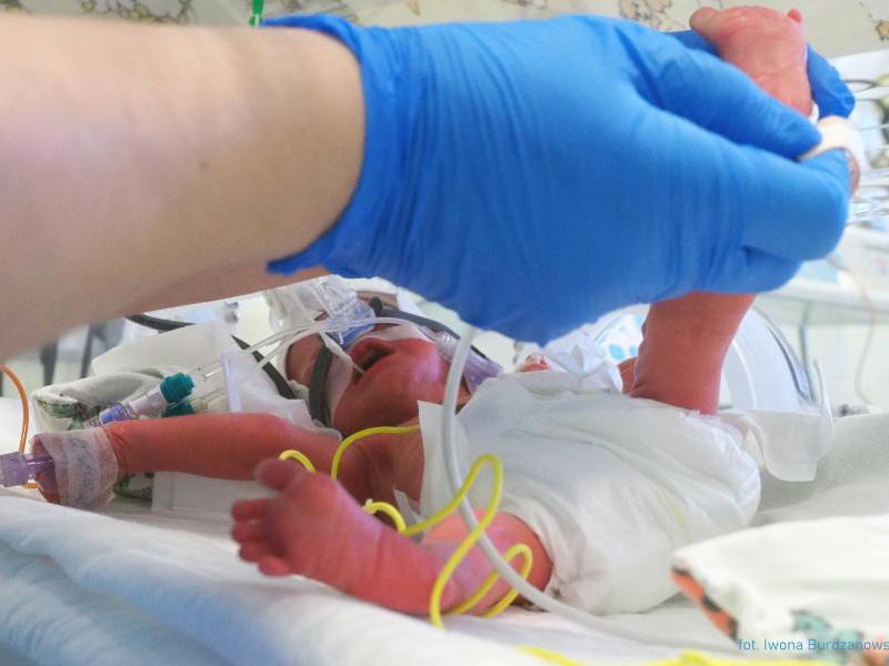 jedno z trojaczków urodzonych w SPSK1