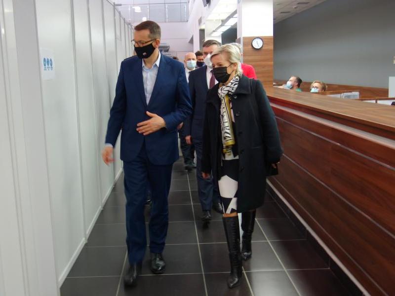 12.03.2021 wizyta Premiera Mateusza Morawieckiego w Szpitalu Tymczasowym w Lublinie