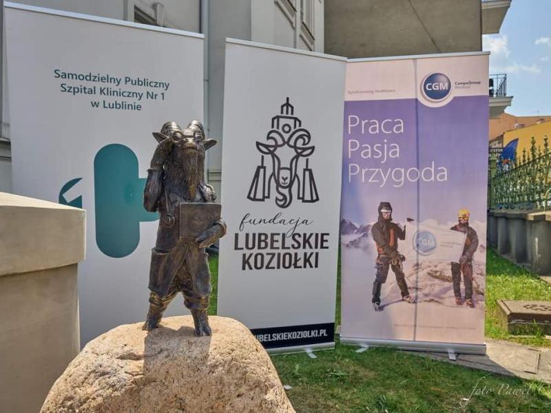 odsłonięcie rzeźby koziołka Stasia