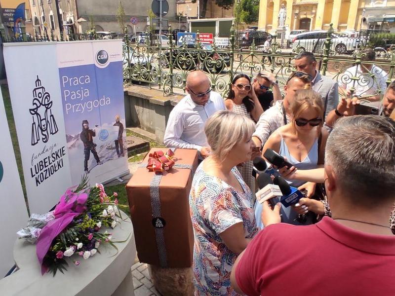 odsłonięcie rzeźby koziołka Stasia