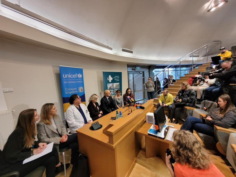 4. stycznia 23: przekazanie aparatury dla Kliniki Okulistyki Ogólnej przez UNICEF