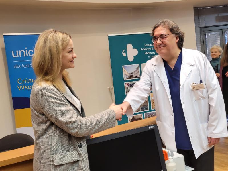 4. stycznia 23: przekazanie aparatury dla Kliniki Okulistyki Ogólnej przez UNICEF