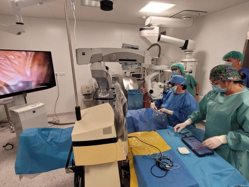 pierwsza operacja okulistyczna w Europejskim Centrum Innowacyjnej Terapii Chorób Plamki Żółtej (fot. Anna Guzowska / 1.12.2025