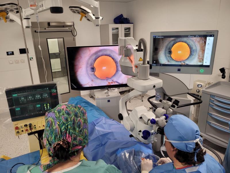 pierwsza operacja okulistyczna w Europejskim Centrum Innowacyjnej Terapii Chorób Plamki Żółtej (fot. Anna Guzowska / 1.12.2025