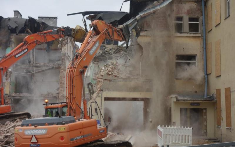 wyburzanie budynków - Staszica 16 - 20.02.2020 (fot. A.Guzowska)