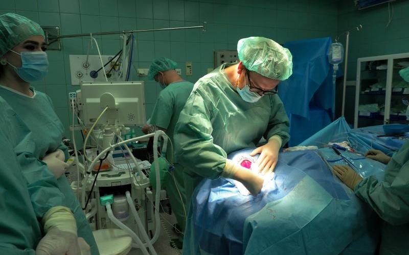 operacja odtworzenia skóry głowy / Klinika Chir. Szczękowo - Twarzowej SPSK 1 (fot. Iwona Burdzanowska)