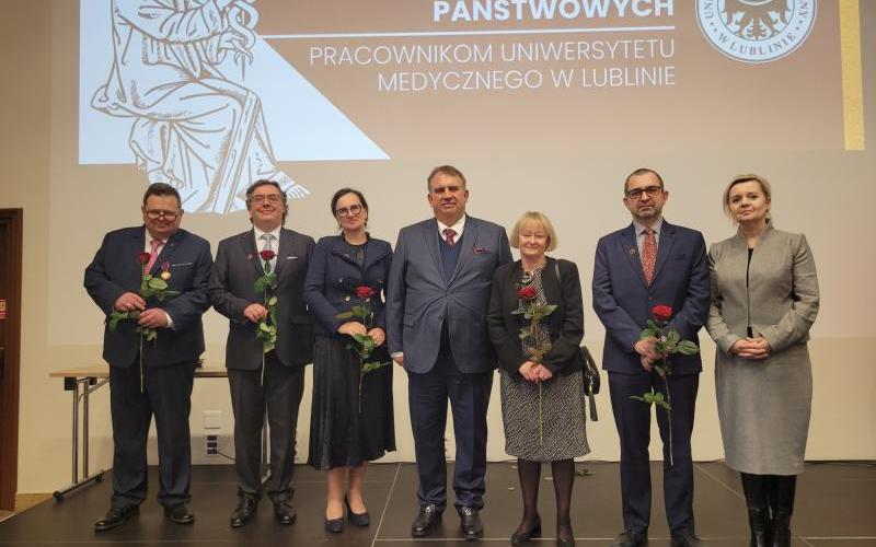 Dzień św. Patryka: pracownicy USK 1 z JM Rektorem UM i Dyrektor Naczelną USK1 (fot. Anna Guzowska)