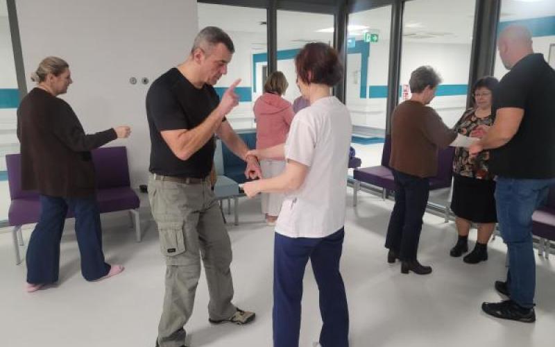 szkolenie „Samoobrona – sposoby reakcji w przypadku agresji pacjenta”_ 3.12.2025 (fot.A.Guzowska)